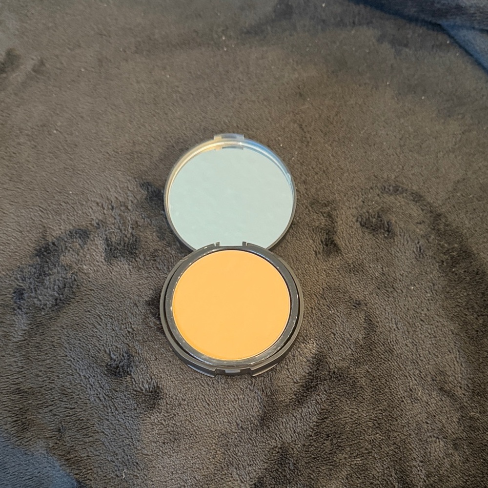 bareMinerals BAREPRO 16HR Powder Foundation                LIGHT 20 NEUTRAL